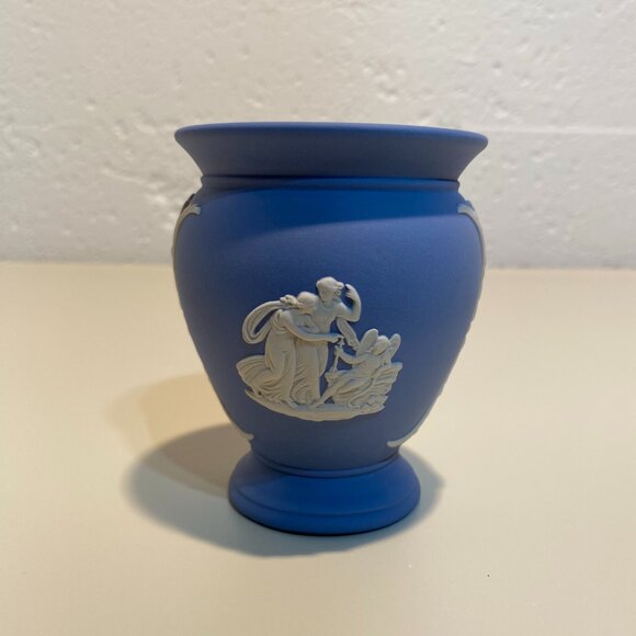 Wedgwood Blue Jasperware Small Vase with White Motif - Picture 3 of 8